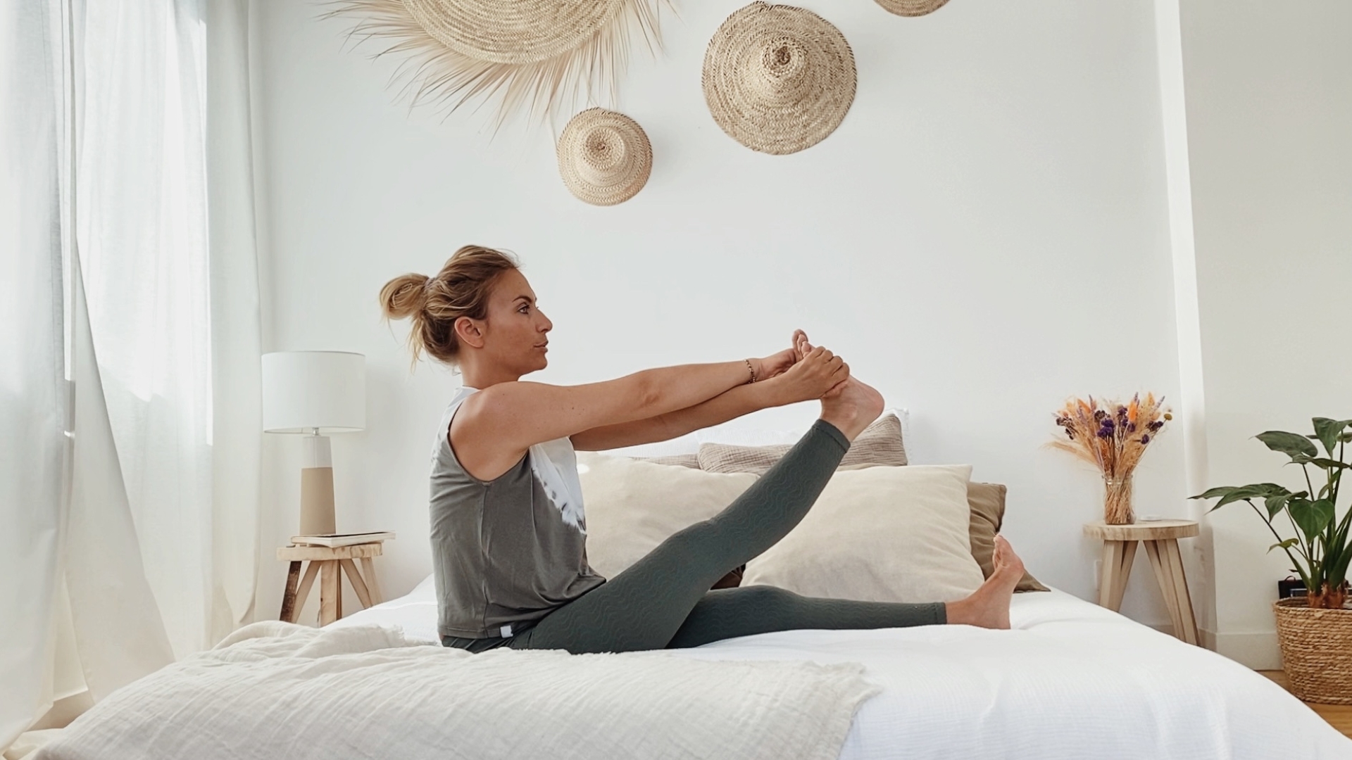 Vignette vidéo Yoga sur le lit : Yoga Doux du Matin
