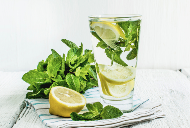 Illustration de Eau Citronnée Détox