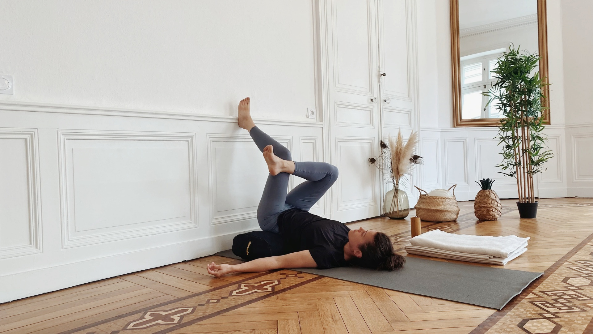 Vignette vidéo Yoga au mur pour soulager les jambes