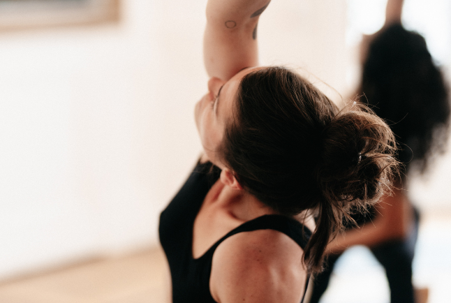 article de blog la différence netre le hatha yoga et la vinyasa yoga june chez vous