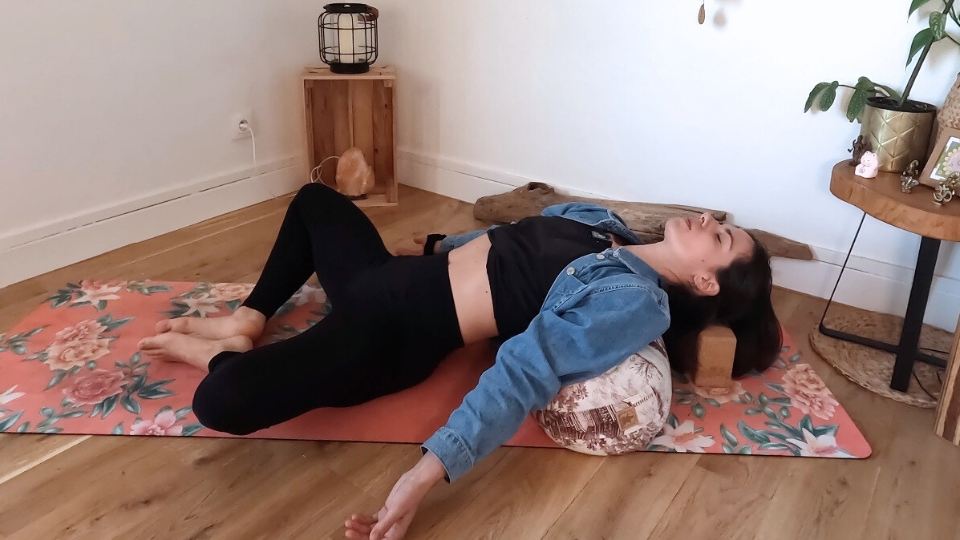 Vignette vidéo Yin une posture par chakra